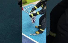 一小区绿化带惊现“舟山眼镜蛇”，消防员迅速到场处置。#熱門 #中国