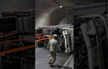 安全感拉满！西藏军区某部汽车兵路遇货车侧翻，官兵们合力徒手拉起车辆，及时救援。#熱門 #中国